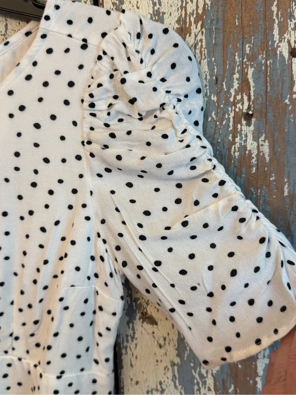 Abercrombie and Fitch polka dot puff sleeve top size XS - Image 2