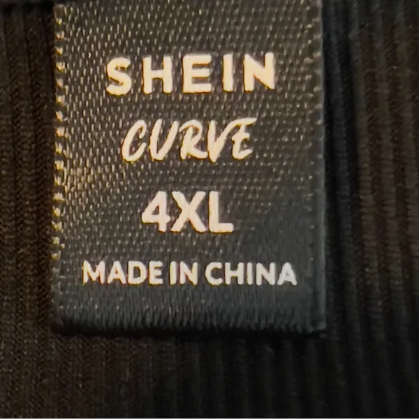 Shein Curve 4XL Cropped Ribbed V-Neck Short Sleeve Black Top - Image 4