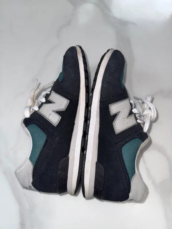 New Balance unisex Navy & Green Sneakers with White Accents - Image 8