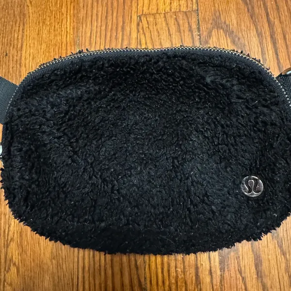 Lululemon Everywhere Belt Bag Black Teddy Fuzzy Plush Goldtone - Image 2