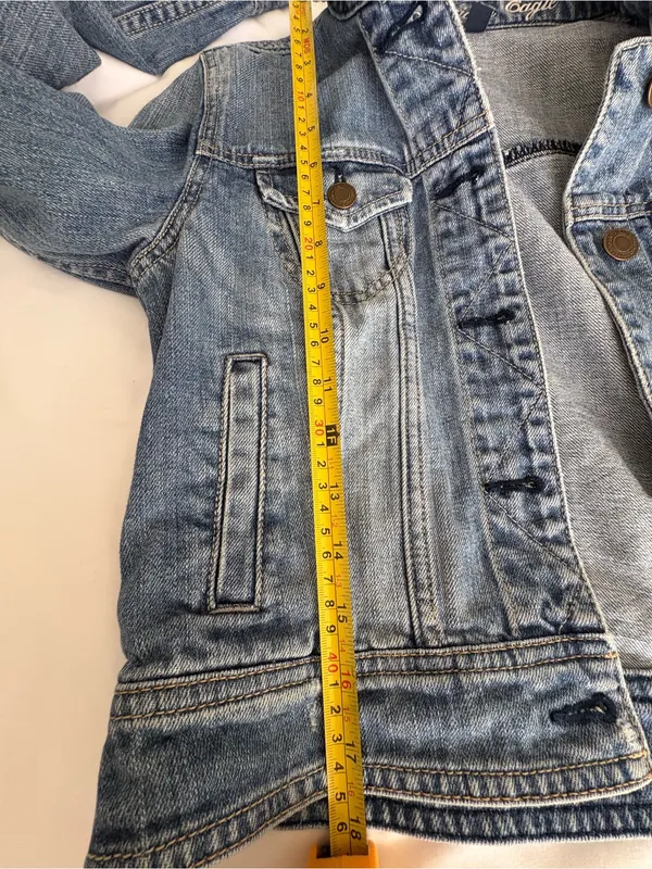 American Eagle Light Wash Denim Jacket Medium Jean Trucker Jacket - Image 8