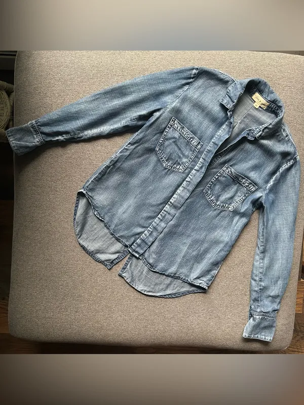 Anthropologie Cloth & Stone Chambray Button Down Shirt XS - Image 2