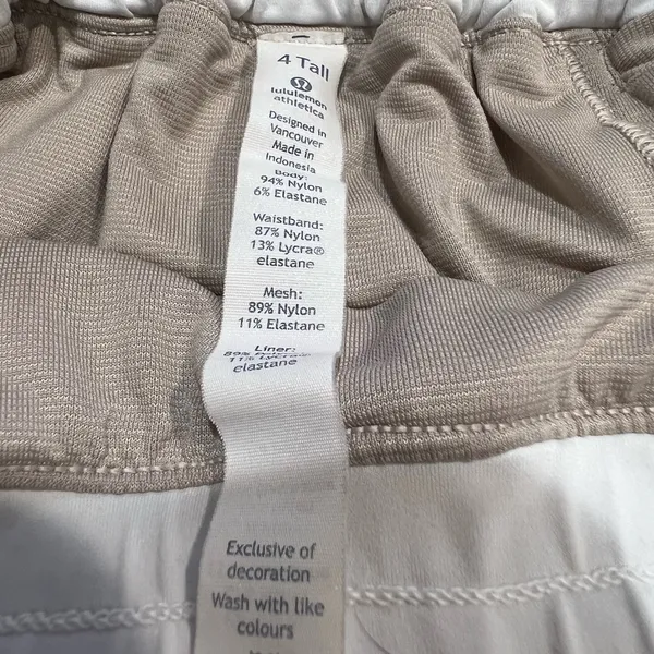 Lululemon HOTTY HOT SHORT! - Image 5