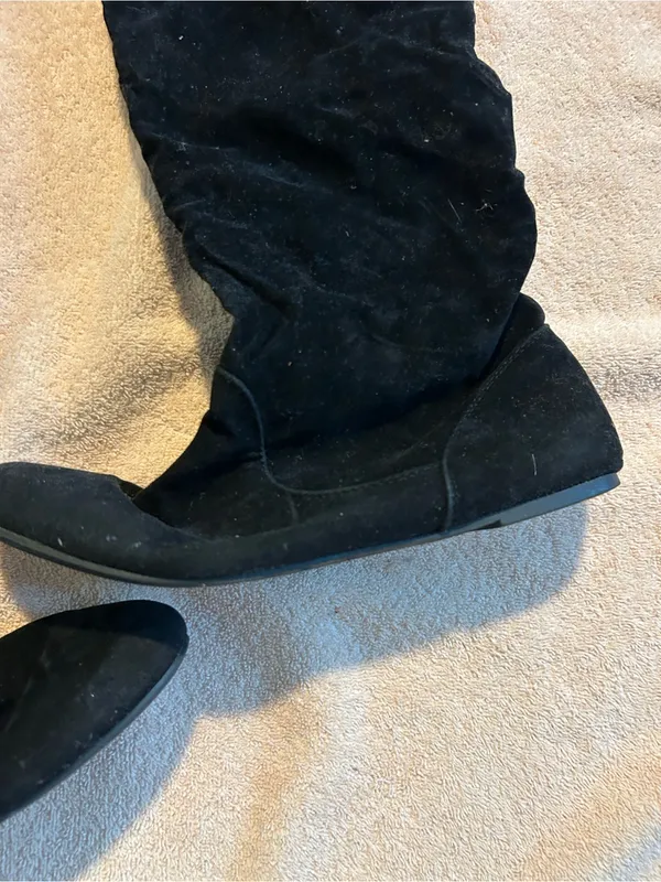 Source Unknown Black Suede Over-the-Knee Flat Boots - Image 2