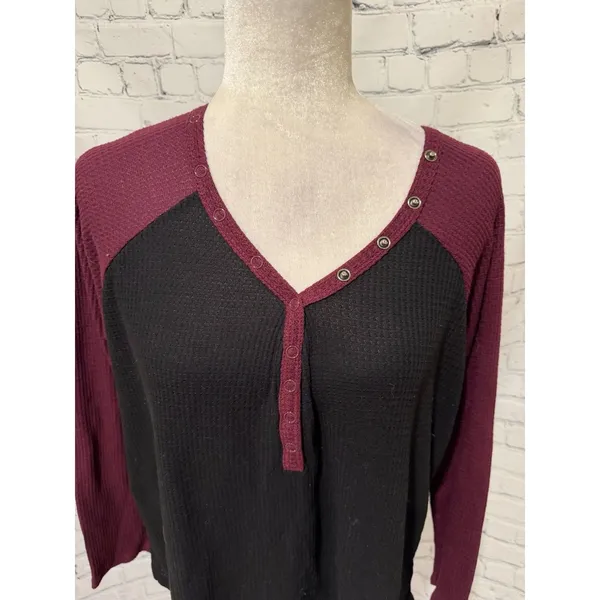 Torrid Waffle V-Neck Henley Raglan Long Sleeve Tee Size 2 / 2X - Image 3
