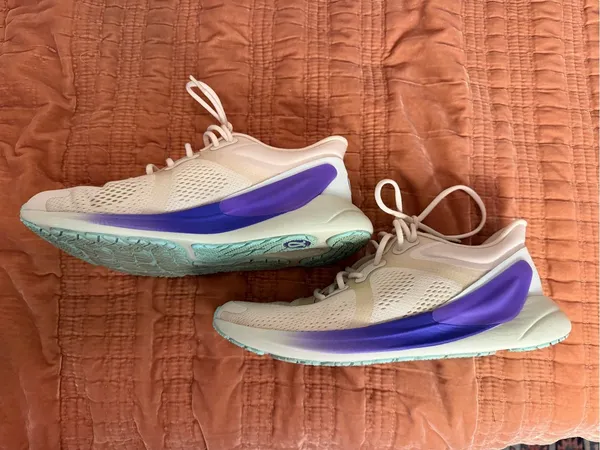 Lululemon Running Shoes white with Purple Accent sz 8.5 - Image 2