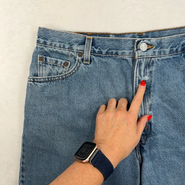 Vintage 90s Levi's 34 14 Shorts 550 Relaxed Fit High Rise Medium Wash Denim Boho - Image 4