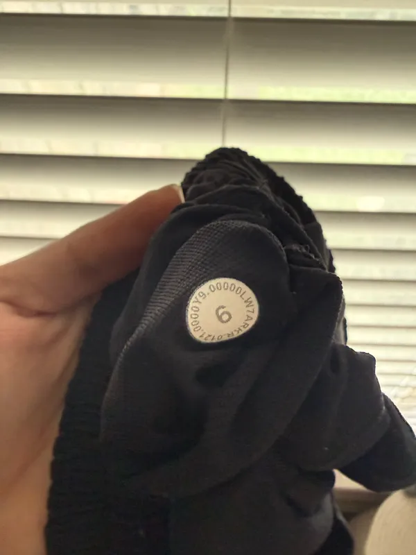 Lululemon Black Shorts 2.5" Hotty Hot - Image 3