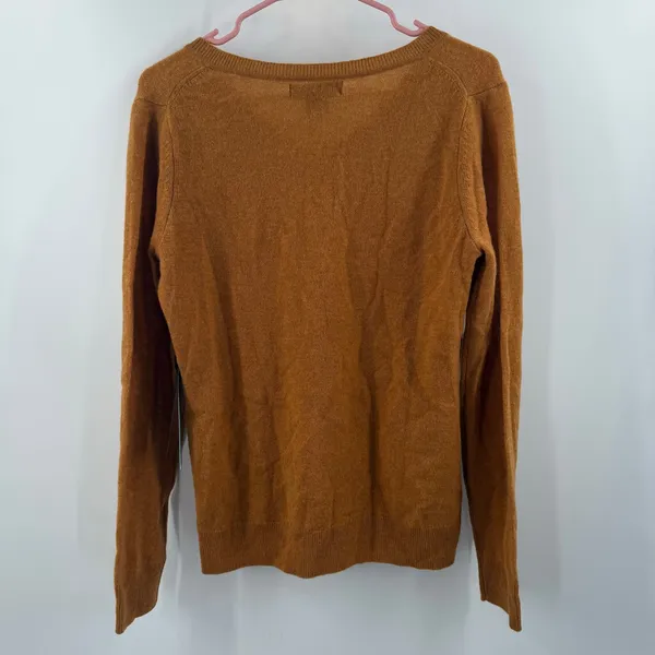 TAHARI Sweater Womens Size Medium NWT 100% Cashmere 2-Ply Classic Fit VNeck Soft - Image 2