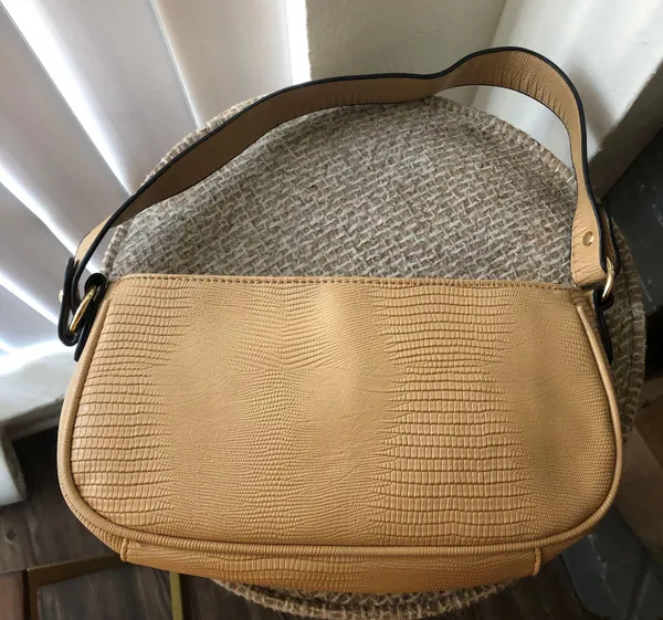 Beige tan camel woven baguette shoulder handbag purse - Image 2