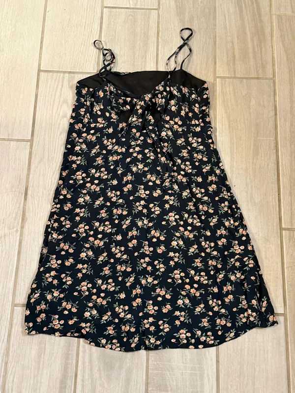 American Eagle Outfitters Black Mini Dress with Peach Floral Print - Image 4