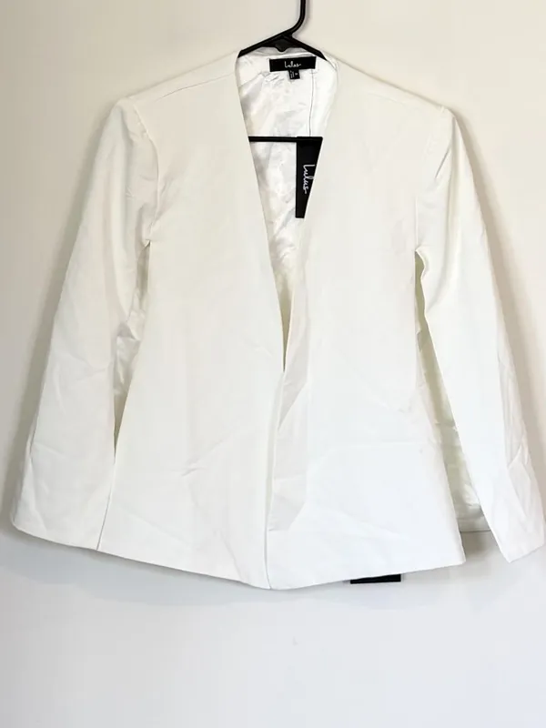 Lulus NWT Voguish Charm White Split Sleeve Blazer Cape - Size: Medium *flaw - Image 2