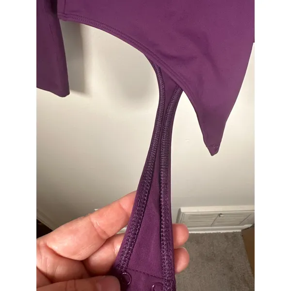 Aritzia Babaton NEW Contour Dewberry Purple Mauve Bodysuit V‎ Neck Long Sleeve L - Image 7