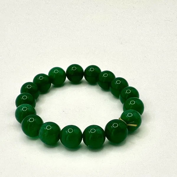 Dyed green aventurine stretchy bracelet - Image 5