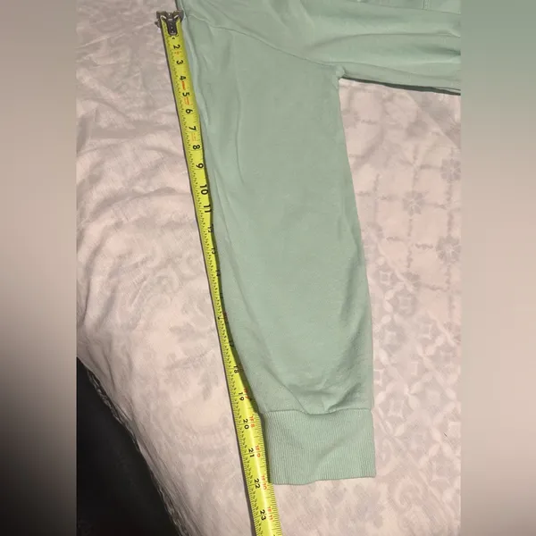 Columbia women’s Light Green Hoodie - Image 10