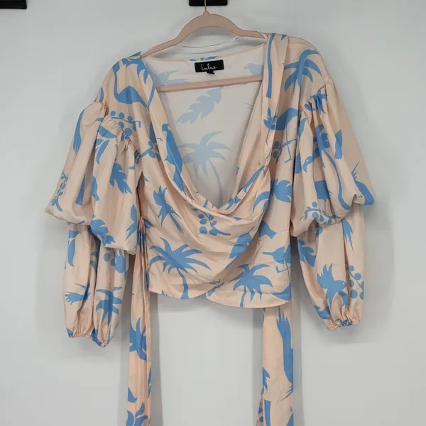 Lulus Tropical Bird Palm Print Wrap Top Peach Blue‎ Puff Sleeve Size Small - Image 2