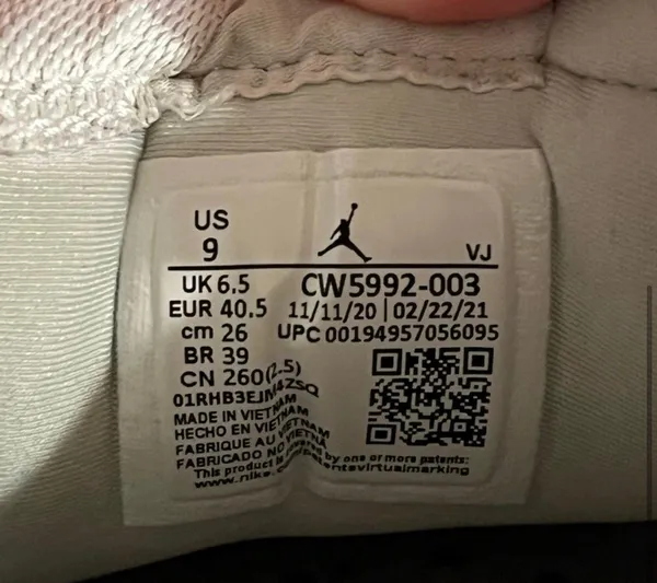 Jordan Sneakers - Image 5