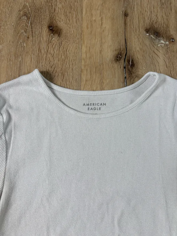 American Eagle White Ribbed Short Sleeve Tshirt - Image 3