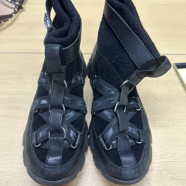 UGG Puff Momma Lakes and Lights Winter Sneaker Ankle Boots Size 9 EUC - Image 2