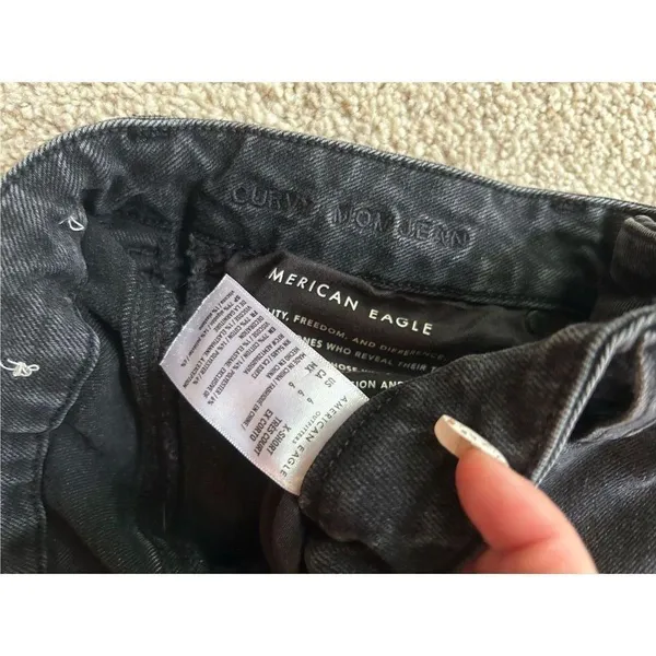 American Eagle curvy mom jeans - Image 2