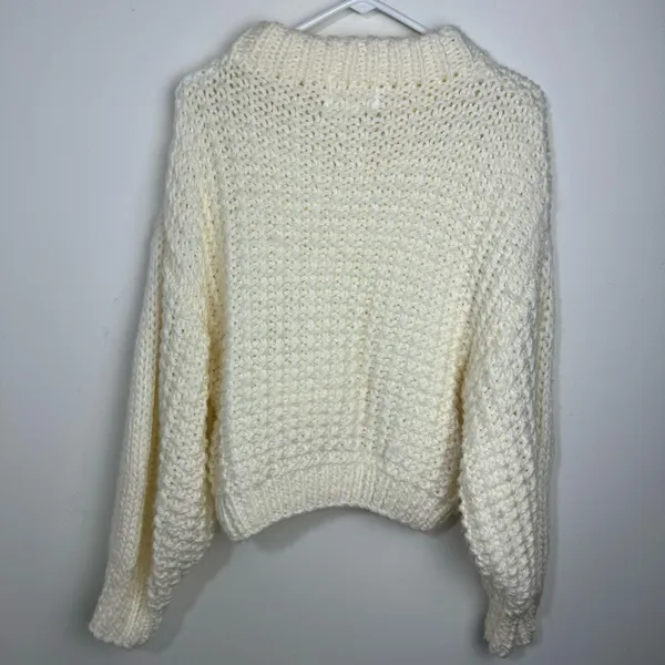 Chicwish Chunky Puff Sleeves Cropped Sweater Size Small Medium in Off White - Image 5