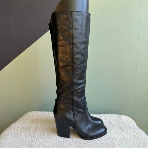Saks 5th Avenue Sammie Black Leather Knee High Boots Sz 6 New and Unworn - Image 3