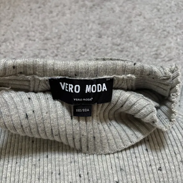 Vero Moda Light Gray Speckled Cold-Shoulder Ribbed Turtleneck Sweater - Image 3