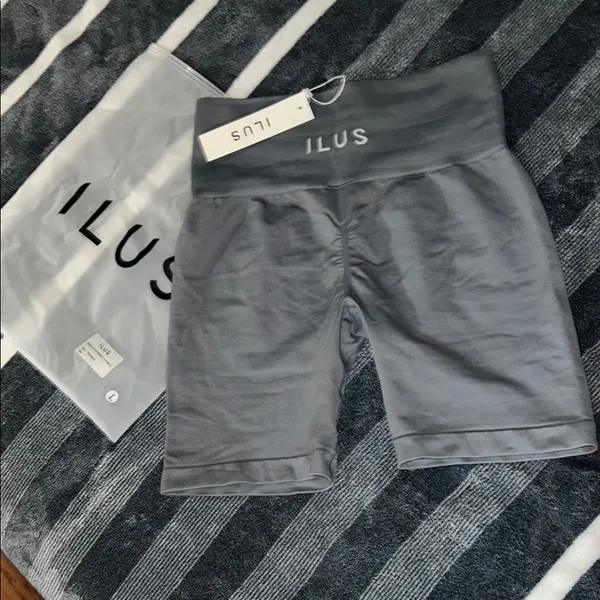 ILUS Seamlux Intensify Athletic shorts Large NWT Gray - Image 3