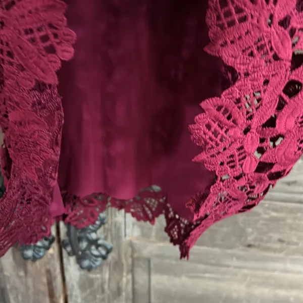 Romeo & Juliet Couture wine-colored lace‎ cutout dress Size Medium Crochet - Image 4