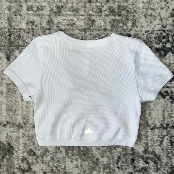 Alo Seamless Ribbed Cropped Serene Short Sleeve - Image 2