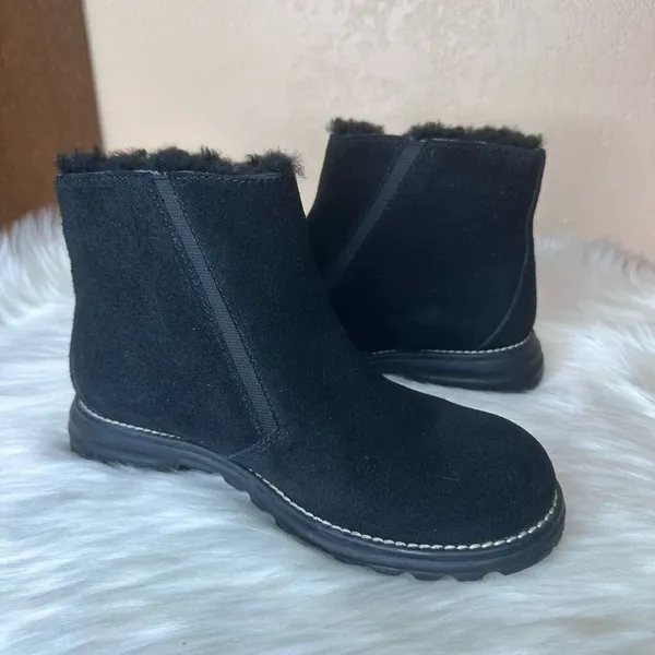 UGG #5431 Suede Shearling Lined Ankle Boots Size 7 - Image 12