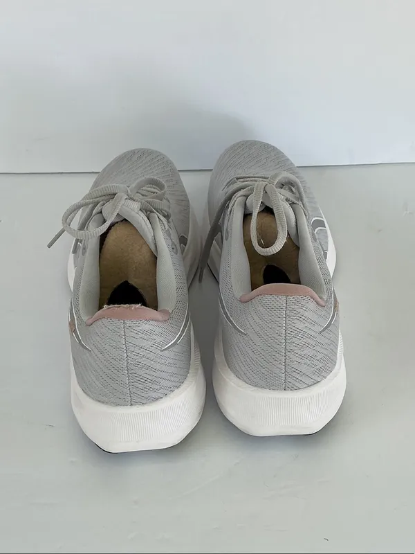 ASICS Versablast 4 Women's Gray Knit Sneakers with Pink Collar Trim - Image 5