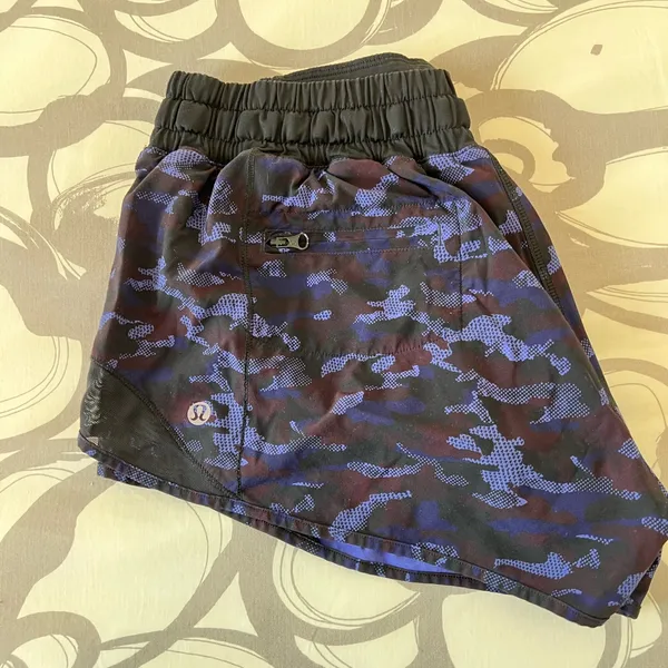 lululemon Hotty Hot Shorts 2.5” - Image 2