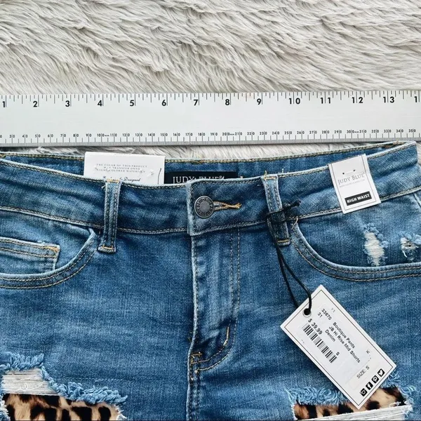 NWT Judy Blue denim distressed Leopard patch shorts size small New High Waist - Image 5