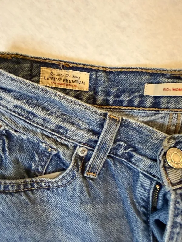 Levi's Premium 80s Mom Jeans High Rise Light Wash Size 25 - Image 2