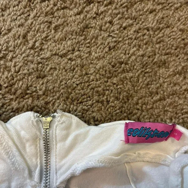 White mini skirt - Image 4
