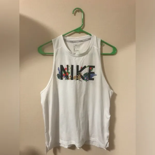 New NIKE Tank Tops Women - Image 4