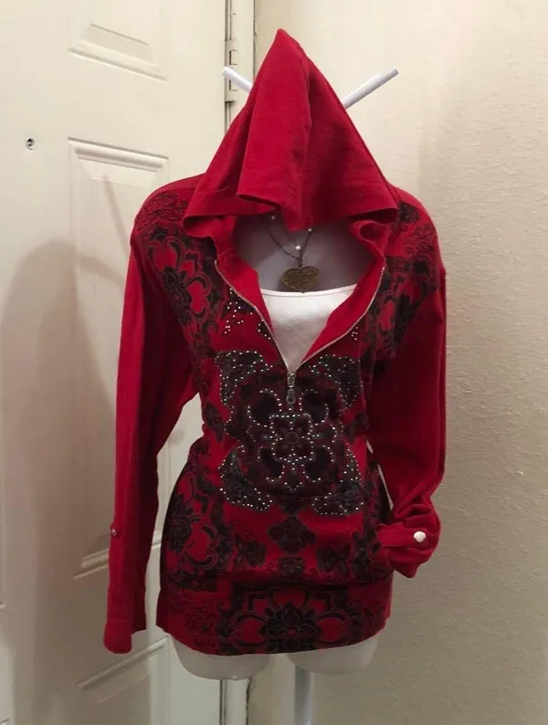 Style & Co 2000s Y2K Whimsygoth Gothic Red black floral rhinestone bedazzle silver hoodie sweatshirt top shirt long sleeve inner tank w/pockets-1X #grunge #streetwear - Image 2