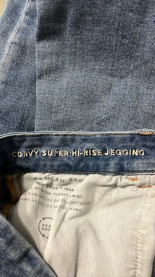 American Eagle Jeans - Image 4