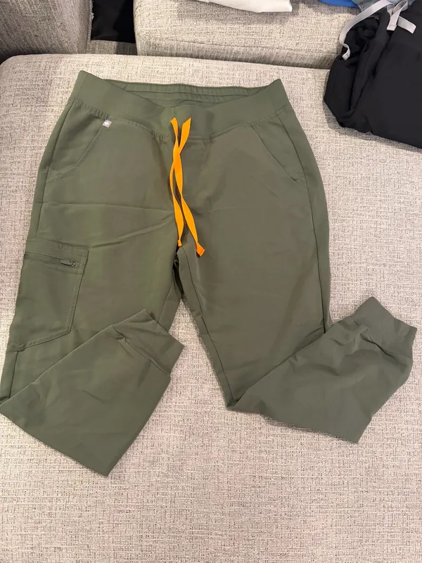 FIGS Hunter Green Set Scrubs - Image 5