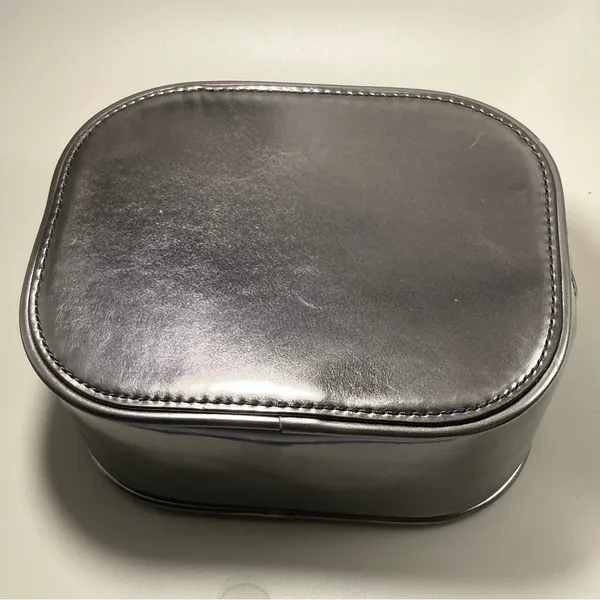 A Rare HTF Modern Vintage Tory Burch Silver Patent Leather cosmetic Makeup bag - Image 2