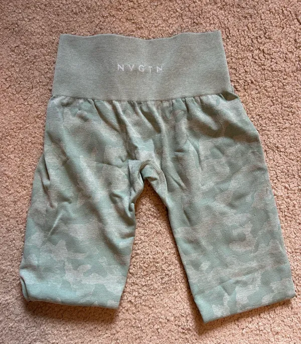 NVGTN Leggings Seamless Camo Sage Green - Image 2