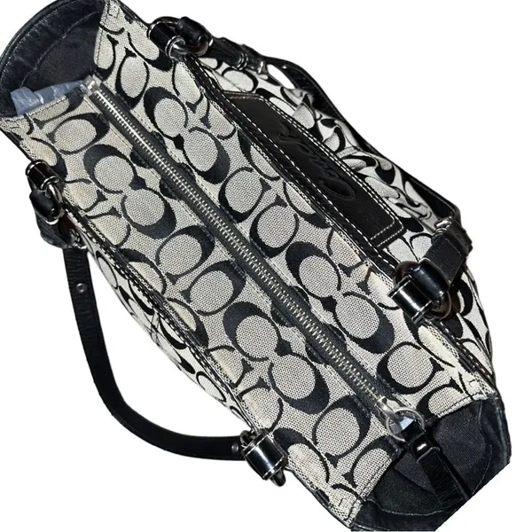 Coach satchel, pleated front design! - Image 14