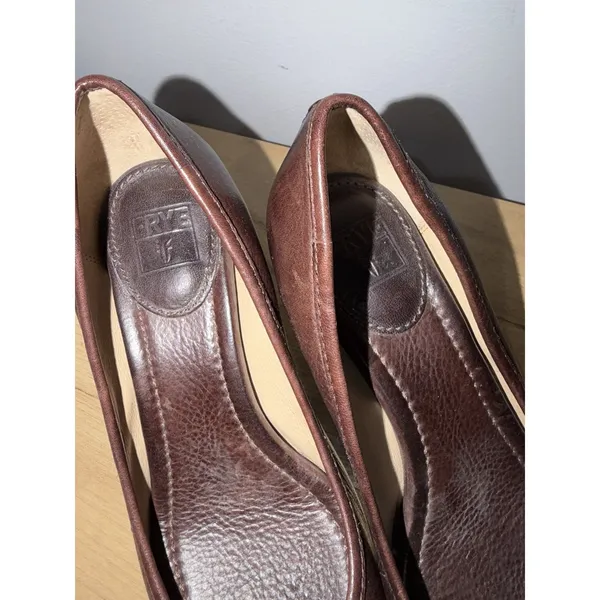 Frye Regina‎ Leather Stacked Heel Pump in Brown Size 6.5 Whipstitch P - Image 2