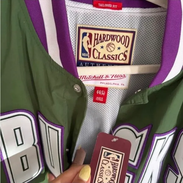 Milwaukee Bucks NBA Jacket Mitchell & Ness - Image 2
