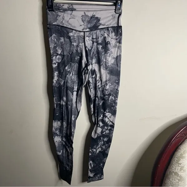 Balance Athletica Vitality Leggings Tie Dye Marble White Gray Logo- Size Small - Image 5