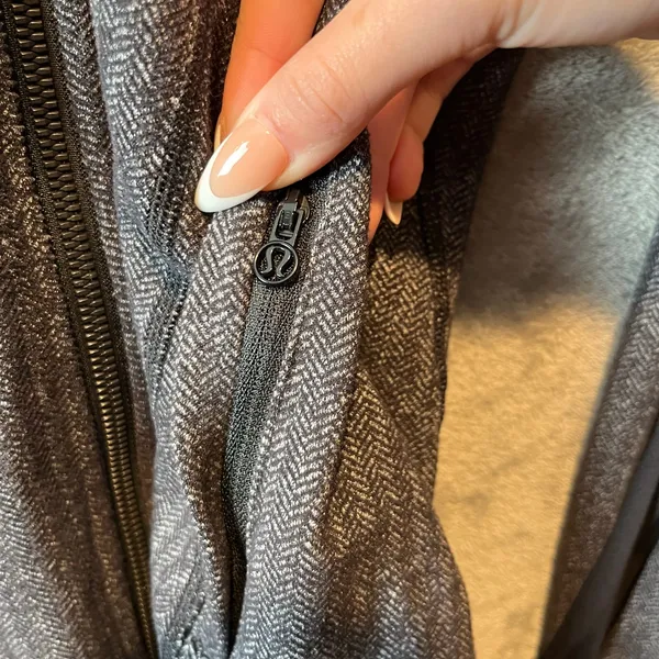 Lululemon Daily Practice Jacket Full Zip Hooded‎ Grey And Black Womens Size 6 - Image 8