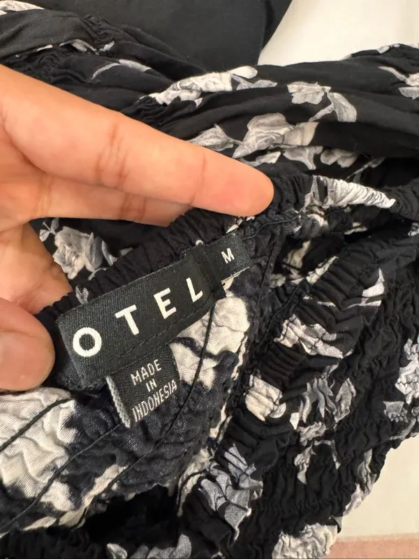 Motel Rocks Black Floral Long Sleeve Smocked Crop Top Womens Medium Milkmaid Boh - Image 5