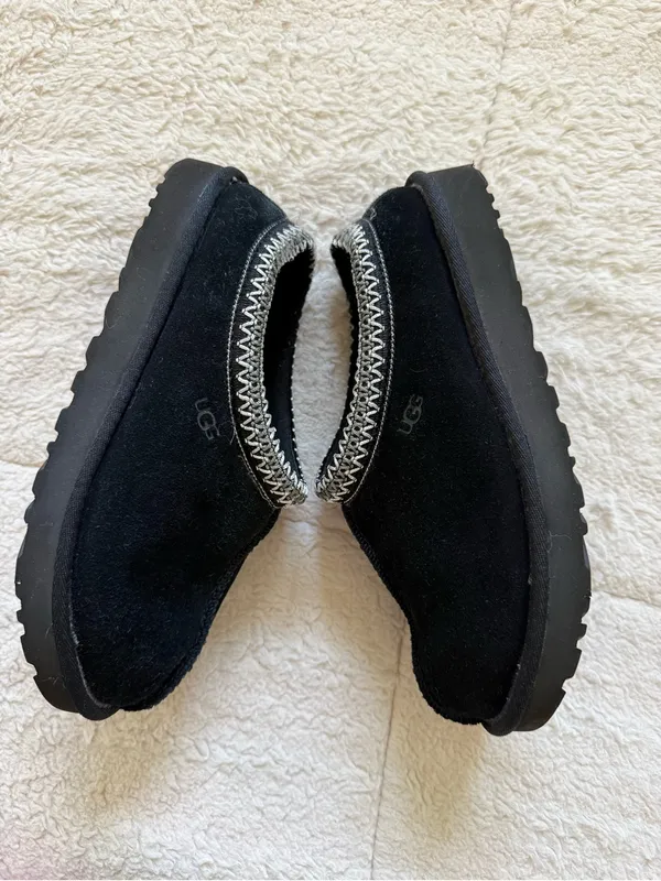 UGG Black Suede Moccasin Slippers Size 8 Silver Braid Cozy Shearling Lined Mules - Image 7