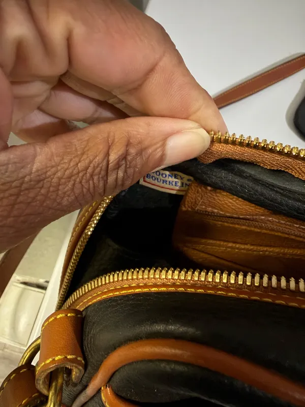Vintage Dooney & Bourke W/Coin Pouch - Image 9